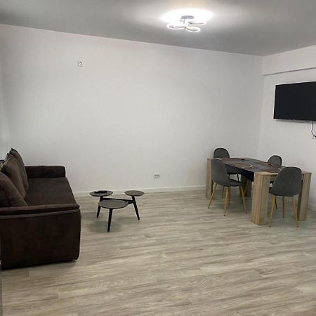 Apartament Satina ไกรโอวา ภายนอก รูปภาพ
