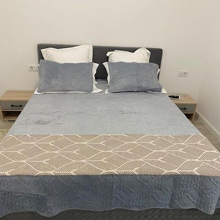 Apartament Satina ไกรโอวา ภายนอก รูปภาพ