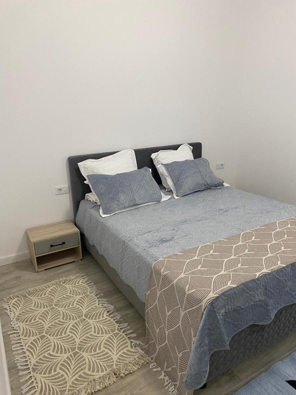 Apartament Satina ไกรโอวา ภายนอก รูปภาพ