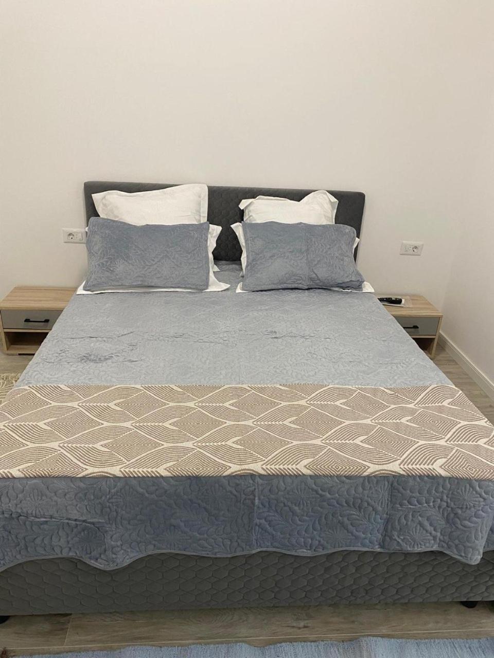Apartament Satina ไกรโอวา ภายนอก รูปภาพ