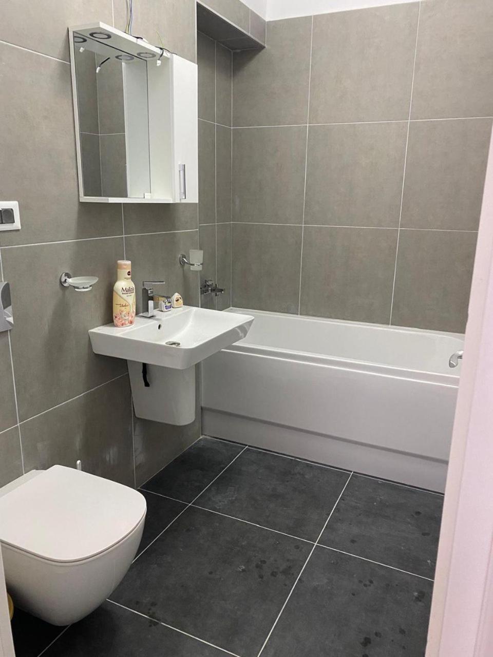 Apartament Satina ไกรโอวา ภายนอก รูปภาพ